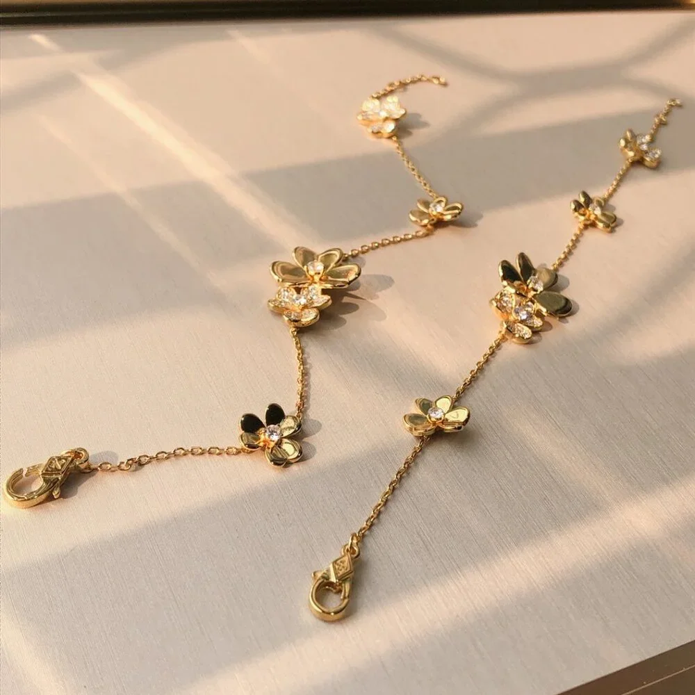 Excellent Used Condition VCA Bracelet - Picture 7 of 9